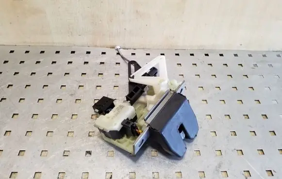 Volvo XC70 Tailgate/trunk/boot lock/catch/latch 31253047