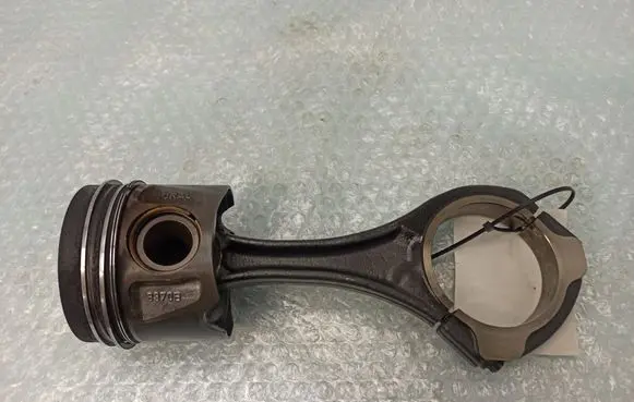 Mercedes-Benz R W251 Piston with connecting rod 8370B