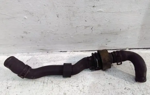 Volkswagen PASSAT B7 Engine coolant pipe/hose