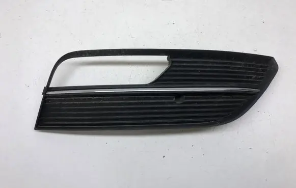 Audi A3 S3 8V Front fog light trim/grill 8V3807682A