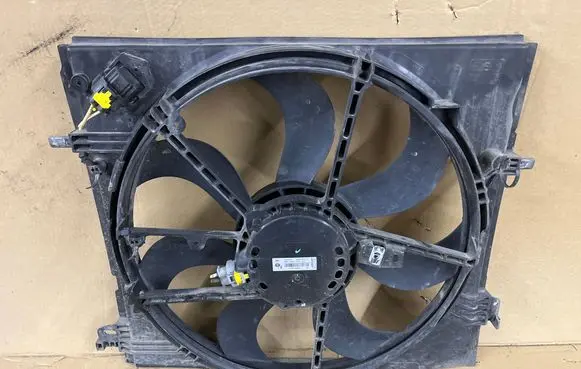 Renault Kadjar Radiator cooling fan shroud 