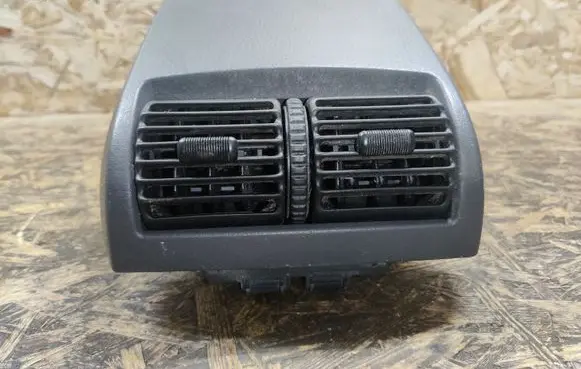 Lincoln LS Rear air vent grill XW4H19C570A
