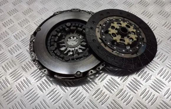 Renault Megane II Pressure plate 8200667611