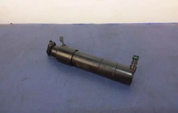 Volkswagen Golf V Windshield washer spray nozzle 