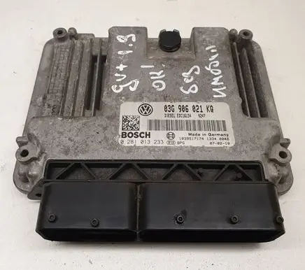 Volkswagen PASSAT B5.5 Engine control unit/module 03G906021KQ 0281013233 1039S17174
