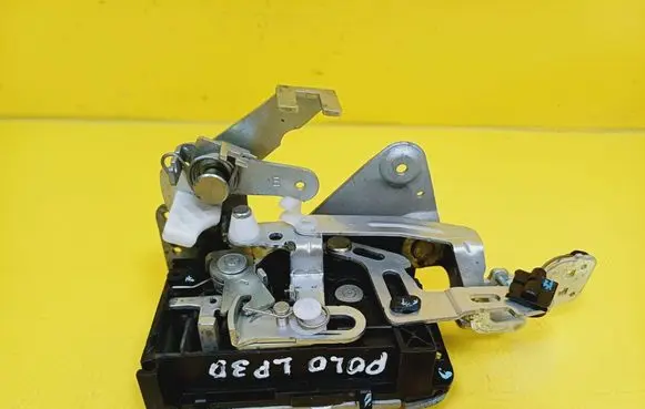 Volkswagen Polo III 6N 6N2 6NF Front door lock 