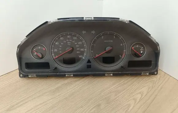 Volvo XC70 Speedometer (instrument cluster) 30746112 69594720T 8602886