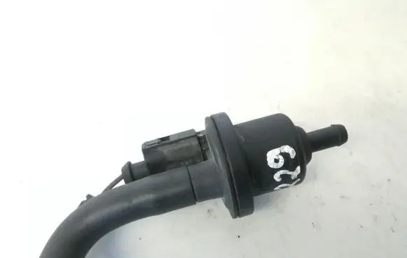 Volkswagen Golf V Valve vacuum 
