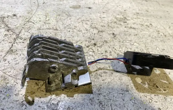 Volvo XC90 Headlight ballast module Xenon 90043328