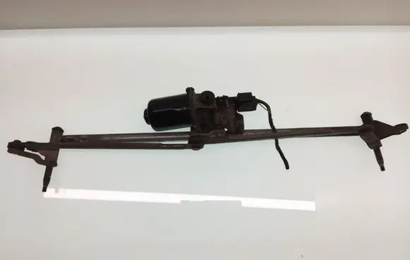 Land Rover Discovery 3 - LR3 Front wiper linkage and motor