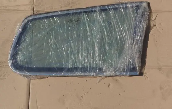 Volkswagen PASSAT B6 Rear side window 3C9845298