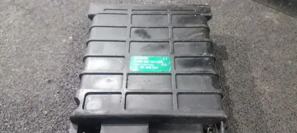 Volkswagen Golf II Engine control unit/module 811906264 0280800104