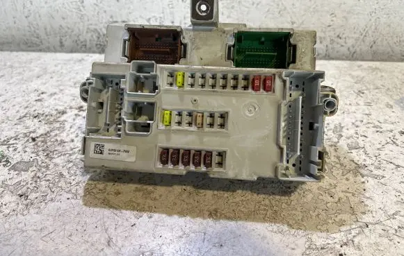Jeep Cherokee Fuse module 0UF59128W NAF2101