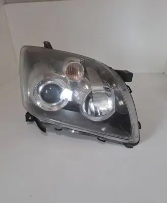 Toyota Avensis T250 Headlight/headlamp 35109