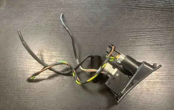 BMW 1 E81 E87 AUX in-socket connector 9110410