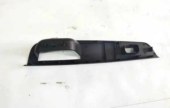 KIA Ceed Front door window switch trim 823611h000