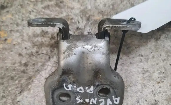 Toyota Avensis T250 Front door lower hinge 