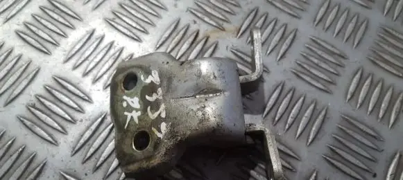 Suzuki Alto Front door upper hinge