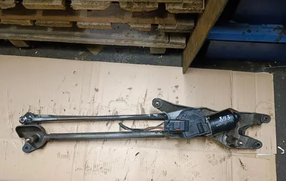 Chrysler Pacifica Front wiper linkage and motor 04884167AB