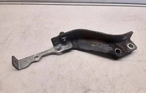 Nissan Navara D40 Engine mounting bracket