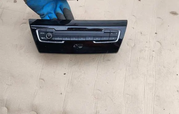 BMW 2 F45 Head unit multimedia control 9371457-02