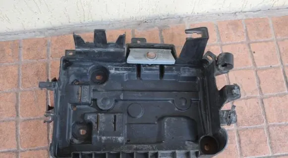 Opel Corsa D Battery box tray 13235642