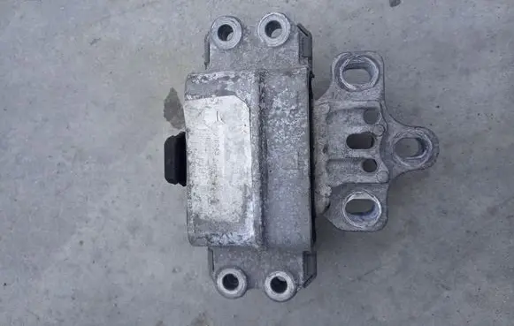 Skoda Superb B6 (3T) Engine mount bracket