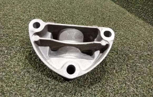 Opel Movano B Engine mounting bracket 8200675217
