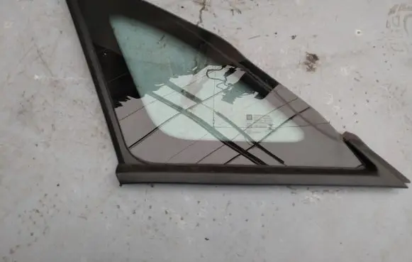 Opel Crossland X Rear side window 13478713