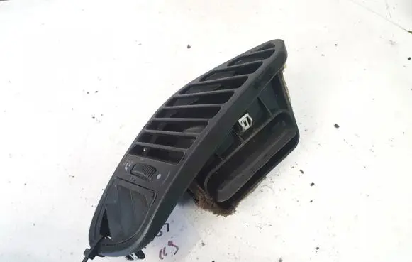 Alfa Romeo 156 Dash center air vent grill a504