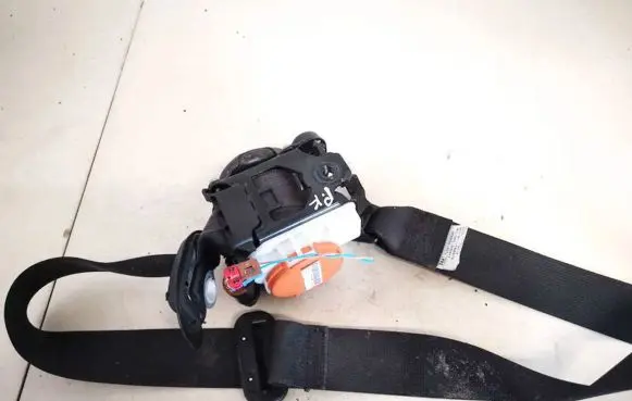 Nissan Qashqai Front seatbelt 868854ea2a