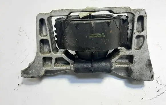Engine mount bracket