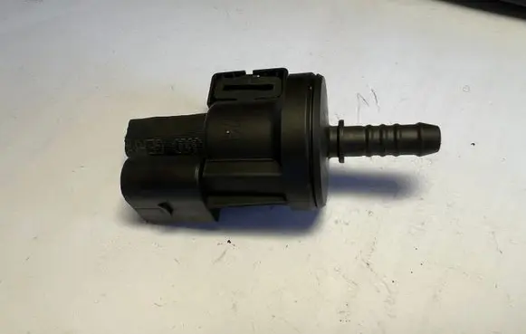 Audi A4 S4 B7 8E 8H Vacuum valve 06E906517A