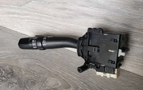 Toyota Avensis T250 Indicator stalk 04140-05140