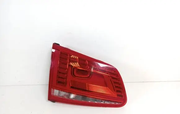 Volkswagen Touareg II Tailgate rear/tail lights