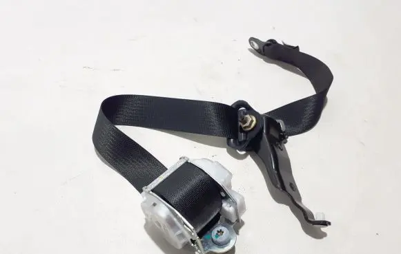 Tesla Model S Rear seatbelt 1018789