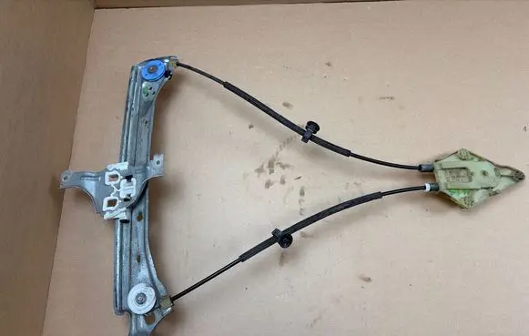 Renault Megane III Rear window lifting mechanism without motor 968718101G 827210008R