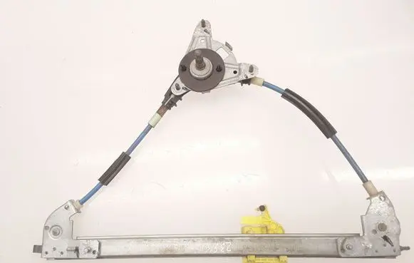 Rear door manual window regulator