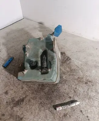 Volkswagen Golf V Lamp washer fluid tank 