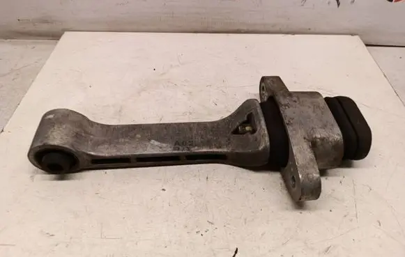 KIA Sportage Engine mount bracket 219572s000