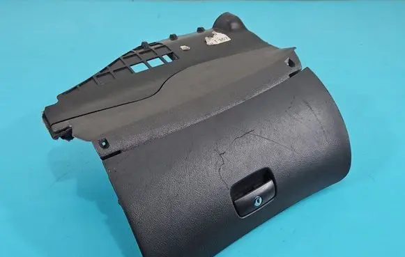 Glove box