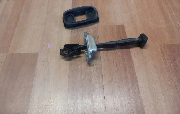 Renault Megane IV Rear door check strap stopper 824305164R