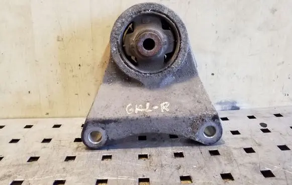 Toyota RAV 4 (XA30) Engine mount bracket