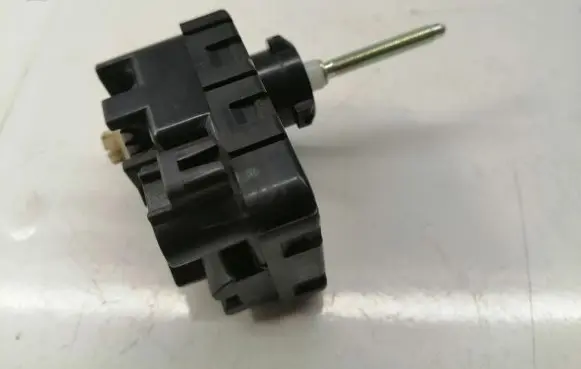 Toyota Avensis T250 Headlight level adjustment motor PBTGF30