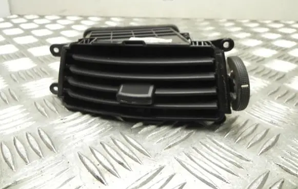 Rear air vent grill