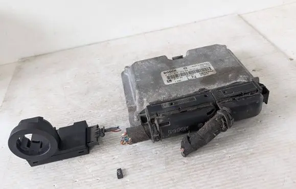 Opel Astra G Engine ECU kit and lock set 0281010859 11121945 1039S03495