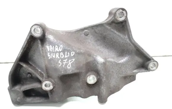 Suzuki Grand Vitara II Power steering pump mounting bracket 