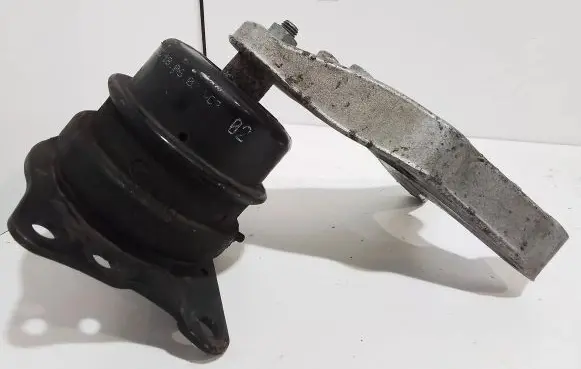 Volkswagen Polo Engine mounting bracket 6Q0199185M