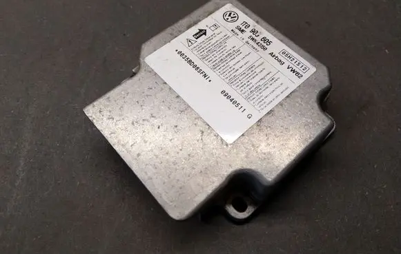 Volkswagen Touran I Airbag control unit/module 1T0909605