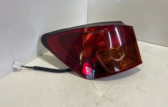 Lexus IS 220D-250-350 Rear/tail lights